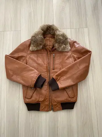 브라운 가죽 퍼 달린 점퍼