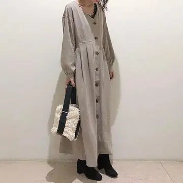 베이지 롱 원피스 턱 롱 원피스