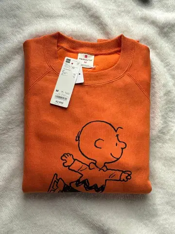 새상품급 GU 찰리 브라운 맨투맨 M 오렌지