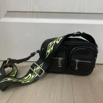 파이어 패턴 숄더백