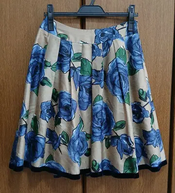 엠즈 그레이시 플레어 스커트 장미 파랑 38 사이즈 M 사이즈