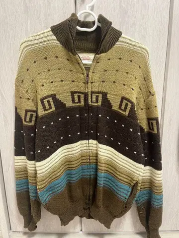 기하학 패턴 지퍼 스웨터