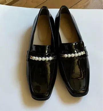 블랙 에나멜 로퍼 펄 장식 7