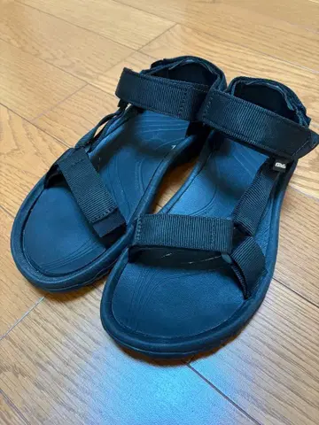 Teva 블랙 스포츠 샌들