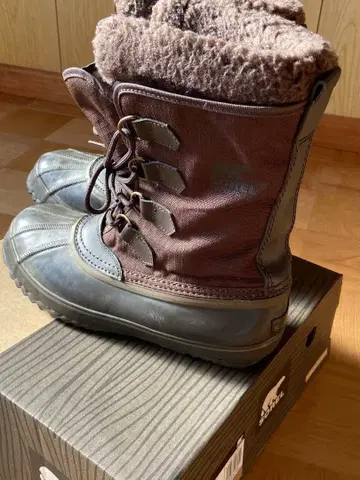 SOREL 퍼 포함 방수 부츠