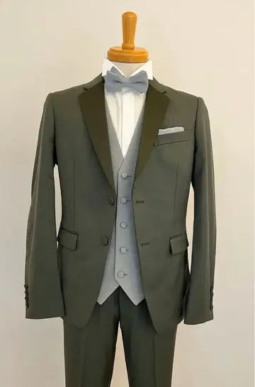 턱시도 카키 AM 사이즈 클리닝 완료