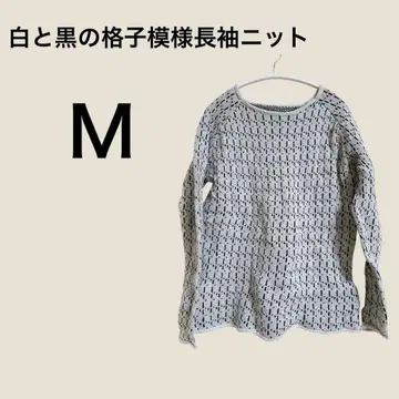 화이트와 블랙 격자 무늬 긴팔 니트