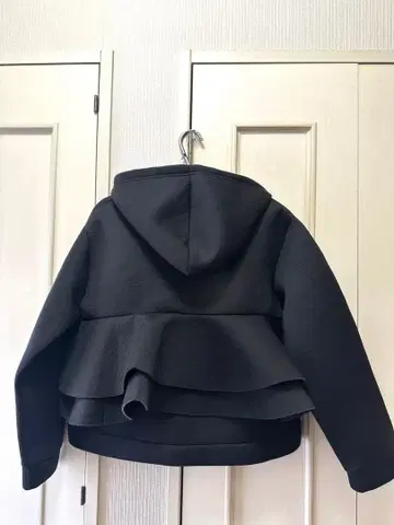 본딩 프릴 후드 블랙 자켓