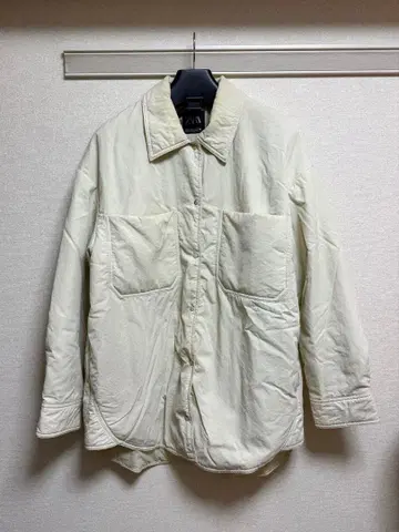 [ ZARA ] 아이보리 다운 자켓 S-M 사이즈