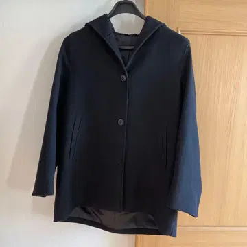 유니클로 네이비 후드 부착 코트