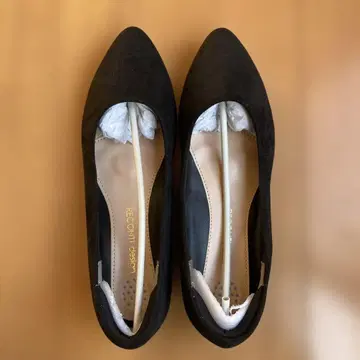 블랙 스틸레토 펌프스