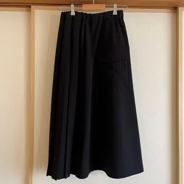 주카 블랙 플리츠 롱 스커트