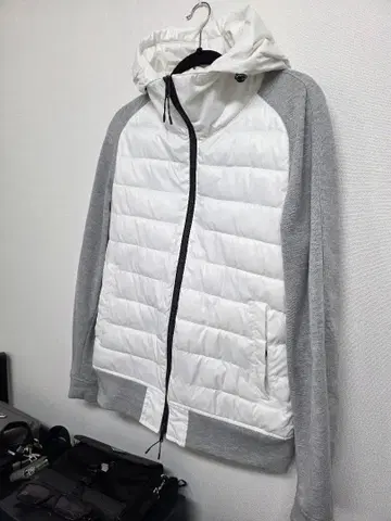 5351 화이트 그레이 후드 부착 다운 파카