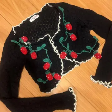 에밀리 템플큐트 뜨개딸기 볼레로