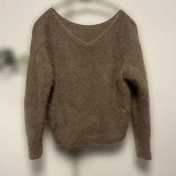 DAMA collection 모헤어 V넥