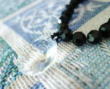 블랙 크리스탈 목걸이