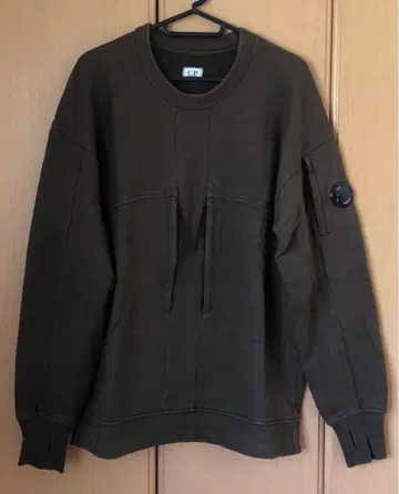 C.P. Company 다크 브라운 트레이닝복