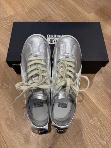 오니츠카타이거 실버 24cm