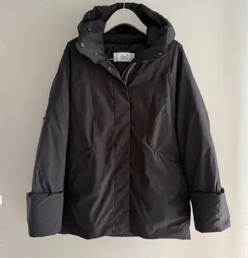 새상품 6x1 COPENHAGEN 후드 부착 블랙 다운 자켓