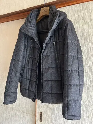 다크 그레이 퀼팅 다운 자켓
