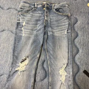 라이트 블루 데미지 데님 팬츠