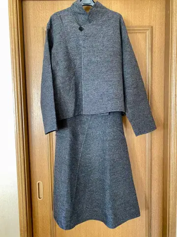 요건 레일 그레이 울 스커트 셋업