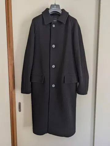 블랙 버튼 롱 코트