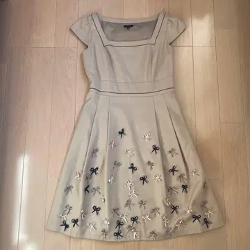 TOCCA 베이지 리본 자수 반팔 원피스 사이즈 4