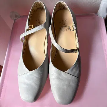 그레이 가죽 펌프스