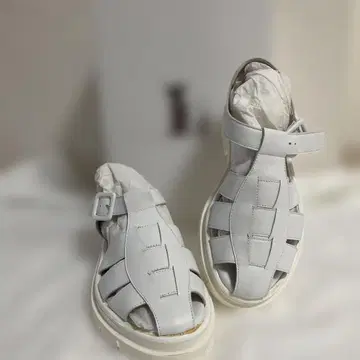 이탈리아제 화이트 스트랩 샌들 35