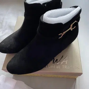 와 오리엔탈 트래픽 부츠