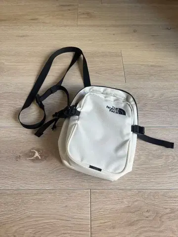 THE NORTH FACE 숄더백 크림색