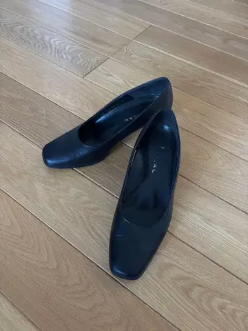 Regal 로우힐 펌프스