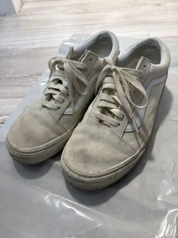 VANS 화이트 스웨이드 스니커즈