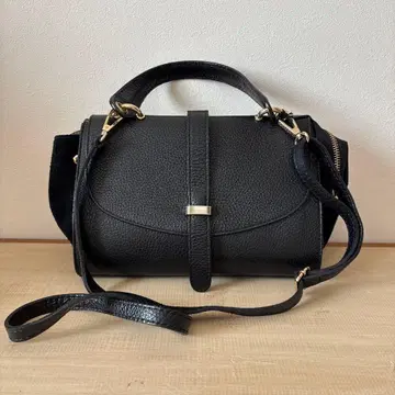 블랙 가죽 숄더백