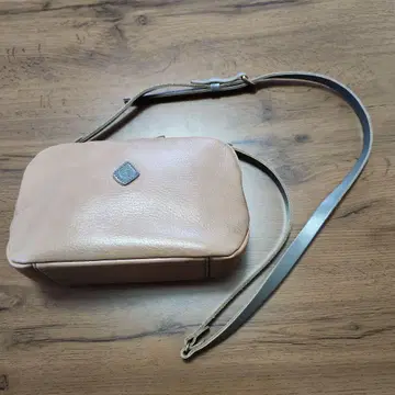 클레도란 베이지 가죽 숄더백