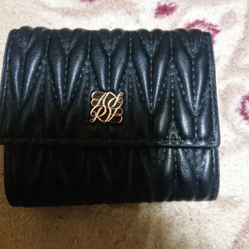 블랙 퀼팅 3단 폴더형 지갑