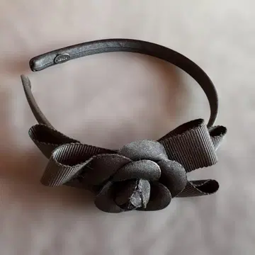 폭시 블랙 꽃 모티브 헤어밴드