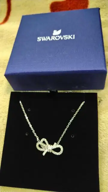 1022 귀여운 Swarovski 리본 목걸이 스와로브스키