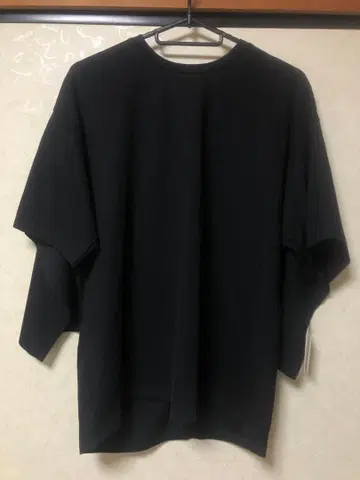 [ 미사용 새상품 ] Yort 변형 T셔츠