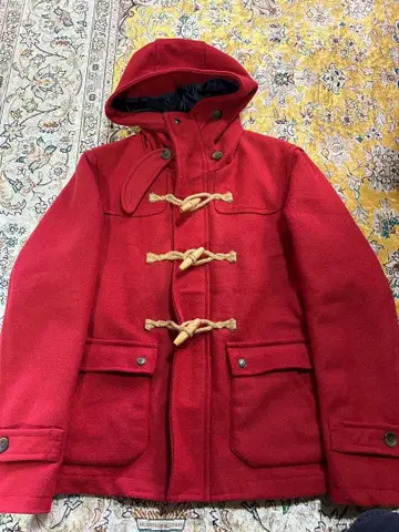 빨간색 더플 코트 후드 부착