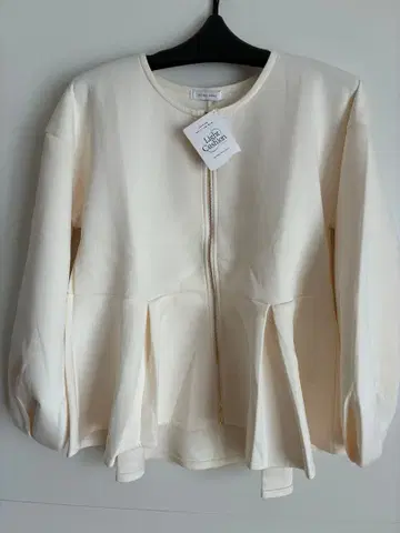 새상품 GLOBAL WORK 아이보리 페플럼 집업 자켓