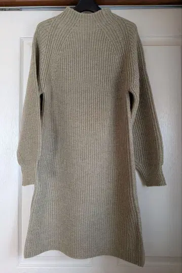 리브 편직 베이지 긴팔 니트 원피스