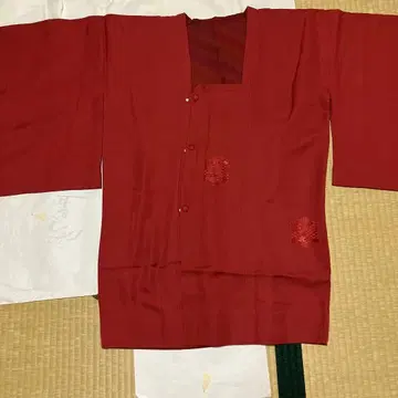 쇼와 레트로 빨간색 고전 패턴 자수 겉옷