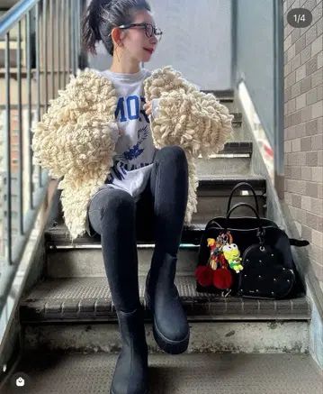 ZARA 보아 소재의 크림색 가디건