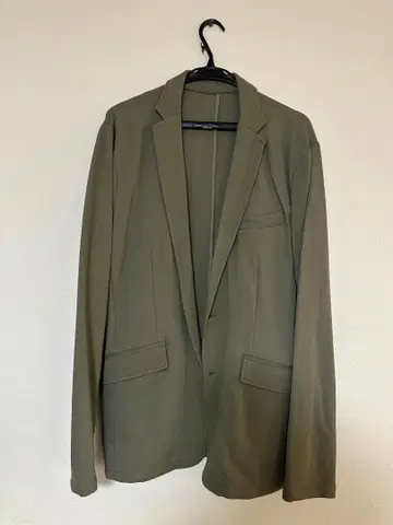 올리브 그린 테일러드 자켓과 슬랙스 세트