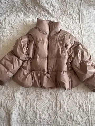 AMERI 베이지 숏 다운 자켓 인기 색상!