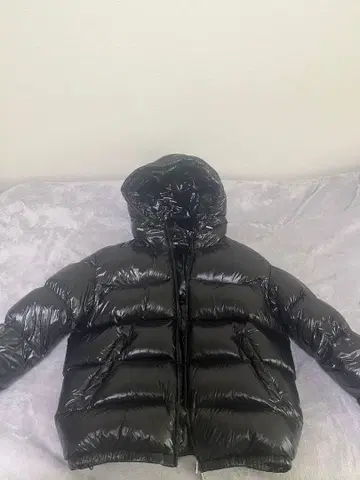 ZARA 블랙 다운 자켓 L 사이즈 후드 부착