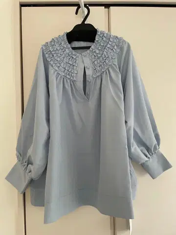 Fit more 미니 프릴 칼라 블라우스 블루