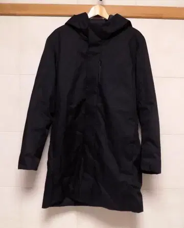 유니클로 하이브리드 다운 코트 L 블랙